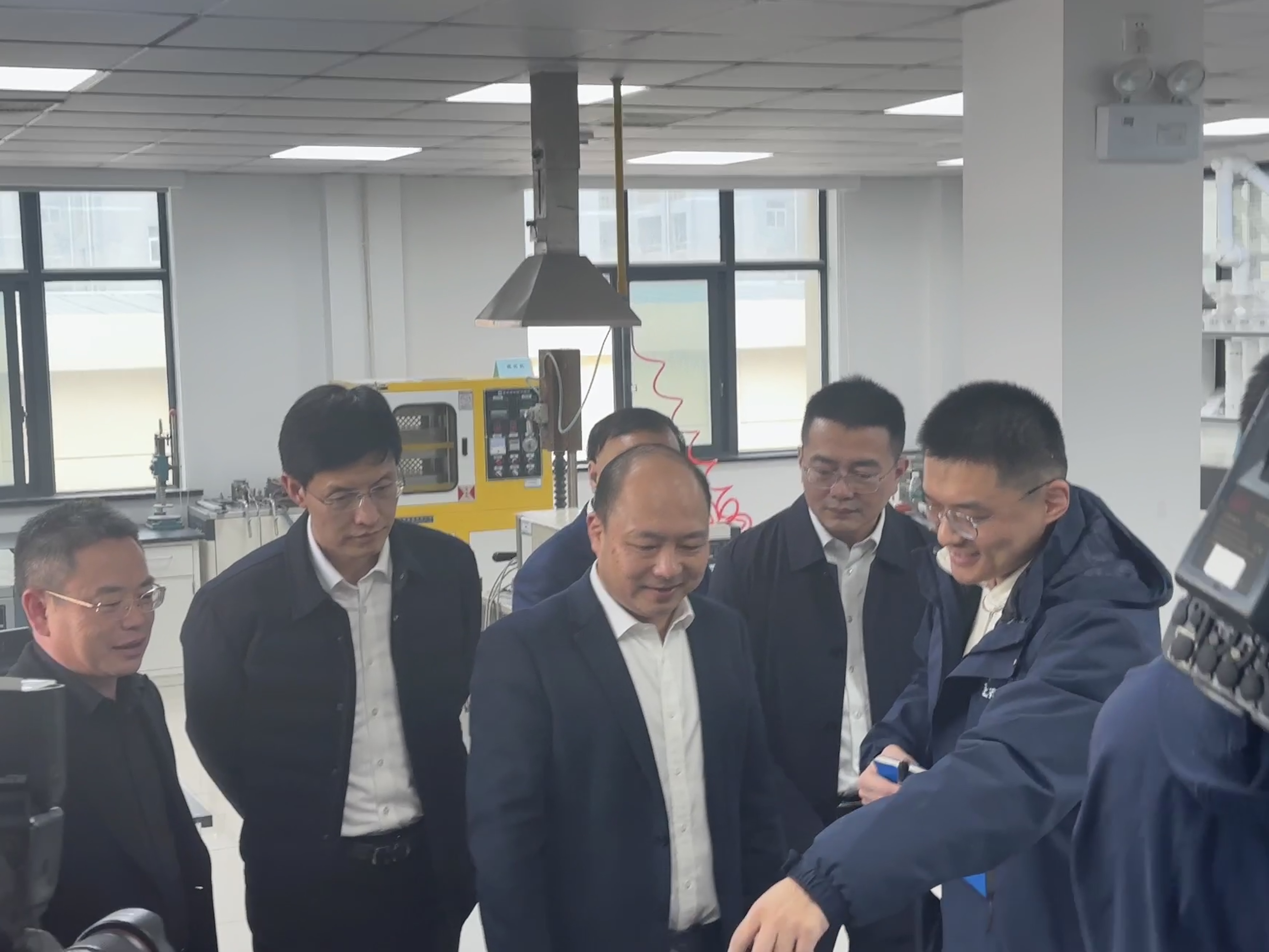 熱烈歡迎市委書記仲旭東蒞臨我司參觀指導(dǎo)! 熱烈歡迎市委書記仲旭東蒞臨我司參觀指導(dǎo)!
